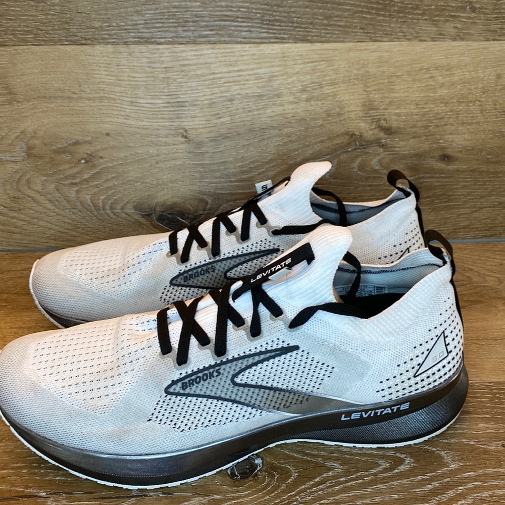 Brooks Levitate 5 Size 11 Medium(D)